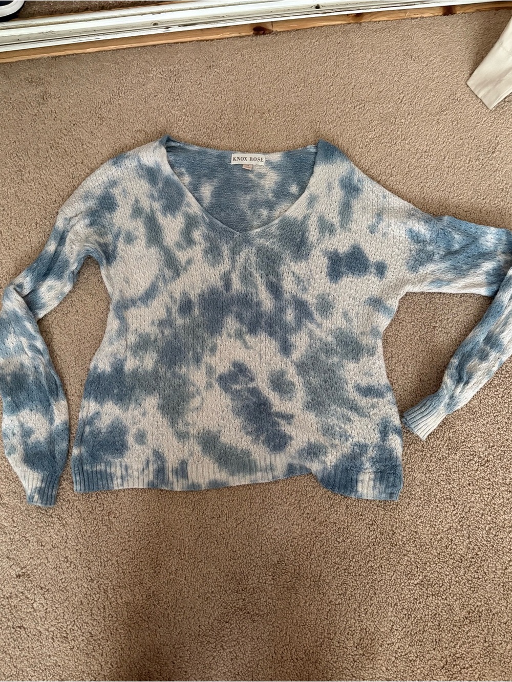 Knox Rose Blue & Cream Tie-Dye V-Neck Sweater